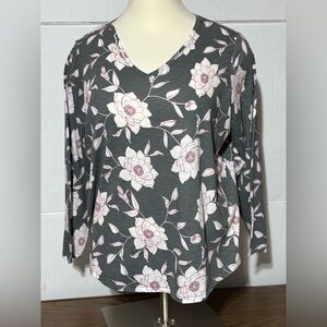 Evri 2X Floral V-Neck Women's Top - Gray and Pink 28”L  26” p2p 24” sleeve
